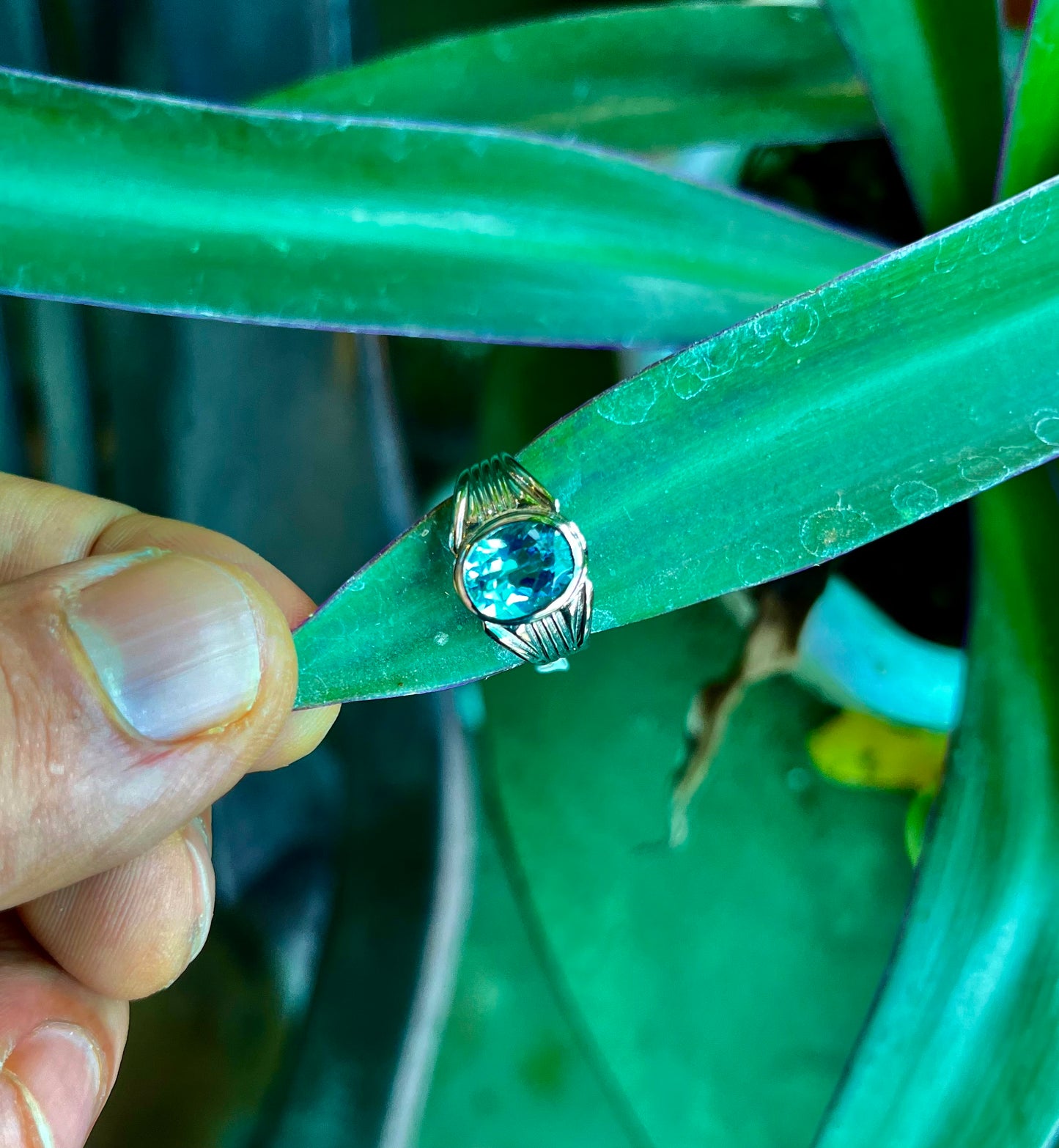 Hochwertiger Blautopas-Ring aus 92,5er Silber mit Platinbeschichtung