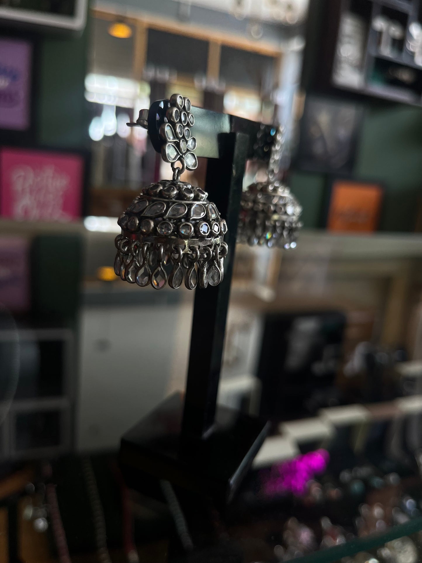 „Exquisite Rauchquarz-Jhumkas aus massivem Silber – handgefertigte Eleganz für 12.999 ₹“