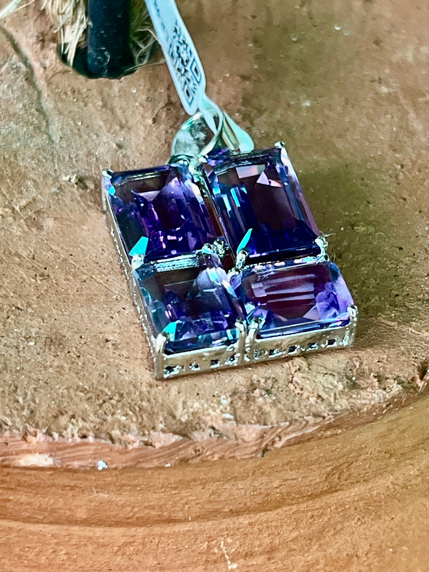 Eleganter Amethyst-Anhänger mit Kissenschliff aus 925er Silber mit Platinbeschichtung