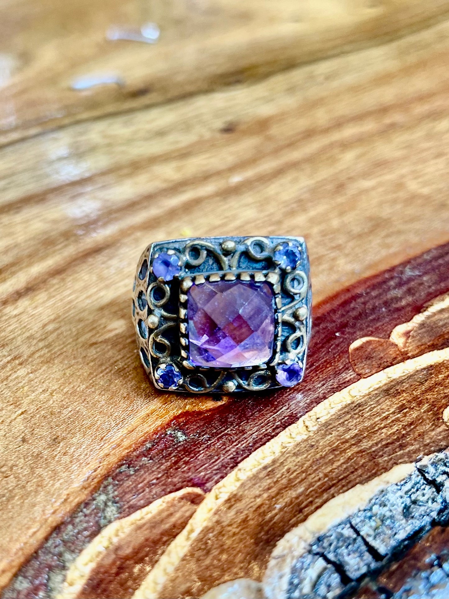 „Himalaya-Amethyst-Schatz: Ein Silberring aus der Sammlung einer älteren Dame 🌄🐐“