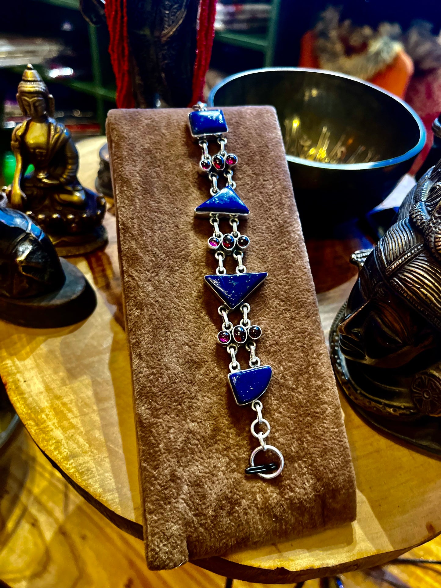 Elegantes Lapislazuli Dreieck- & runder Cabochon-Granat-Armreif aus massivem 92,5er Silber