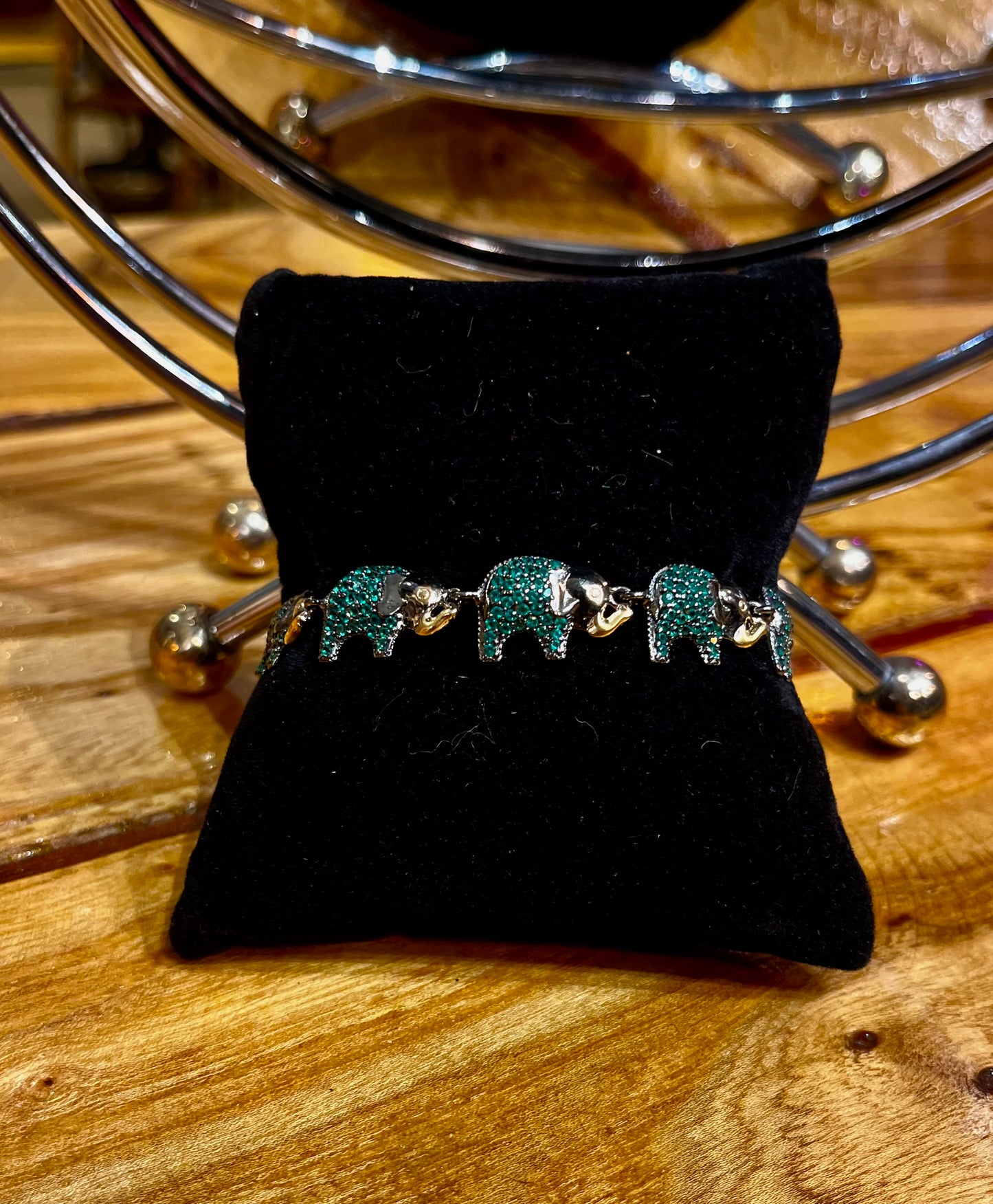 „Glücksarmband Emerald mit Schwarzrhodium und Elefantenanhänger von Zaid QZ“