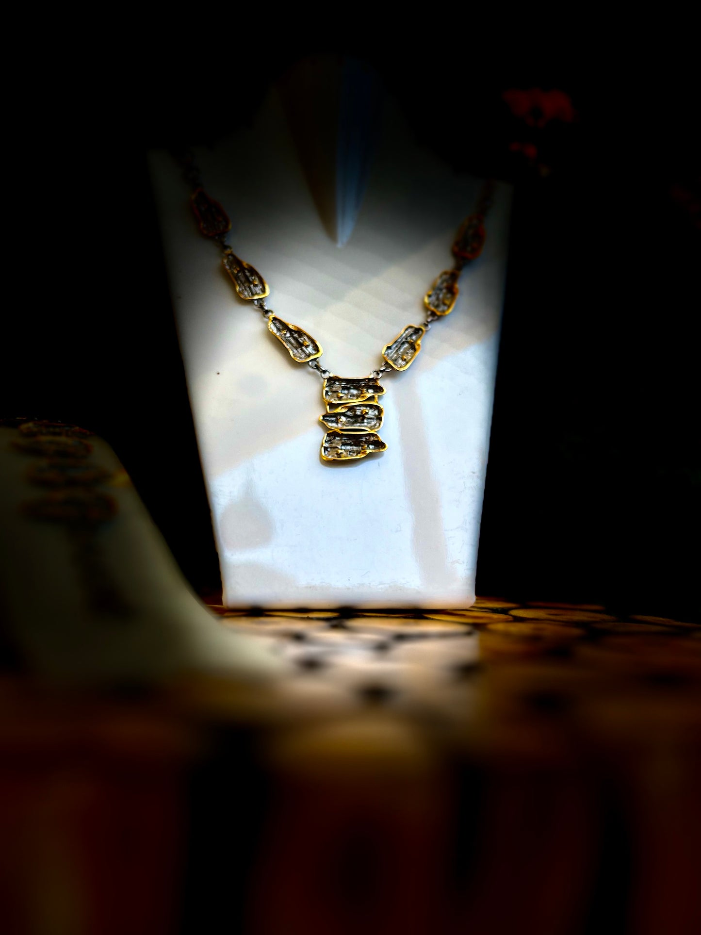 🌟„Entfesselte Eleganz: 925er Sterlingsilberschmuck mit schwarzer Rhodinierung und Goldplattierung“