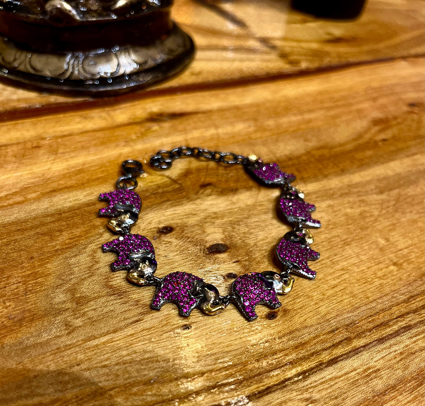 Elegantes Rubin-Elefantenarmband aus 92,5 Sterlingsilber mit schwarzer Rhodiumbeschichtung