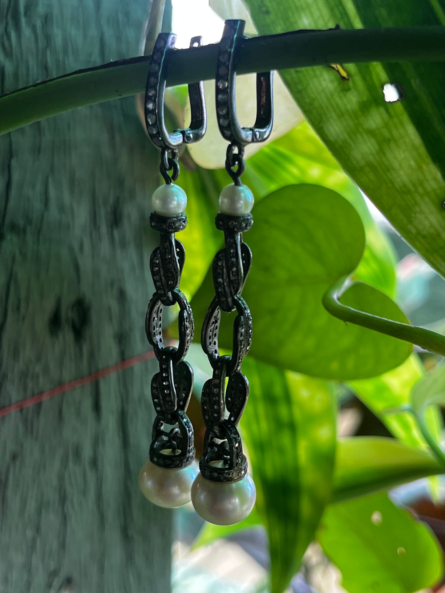 Elegante Perlen-Diamant-Ohrringe in Silber mit schwarzem Rhodium – handgefertigt