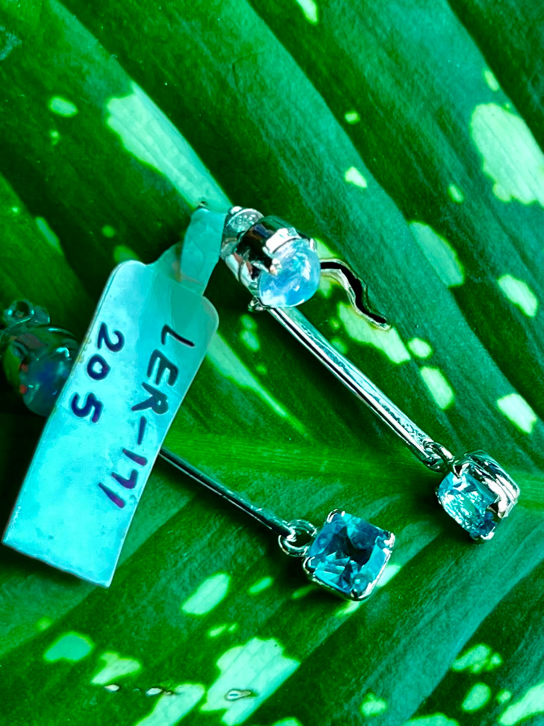 Elegante Ohrhänger aus blauem Topas und Mondstein in 92.5 Silber