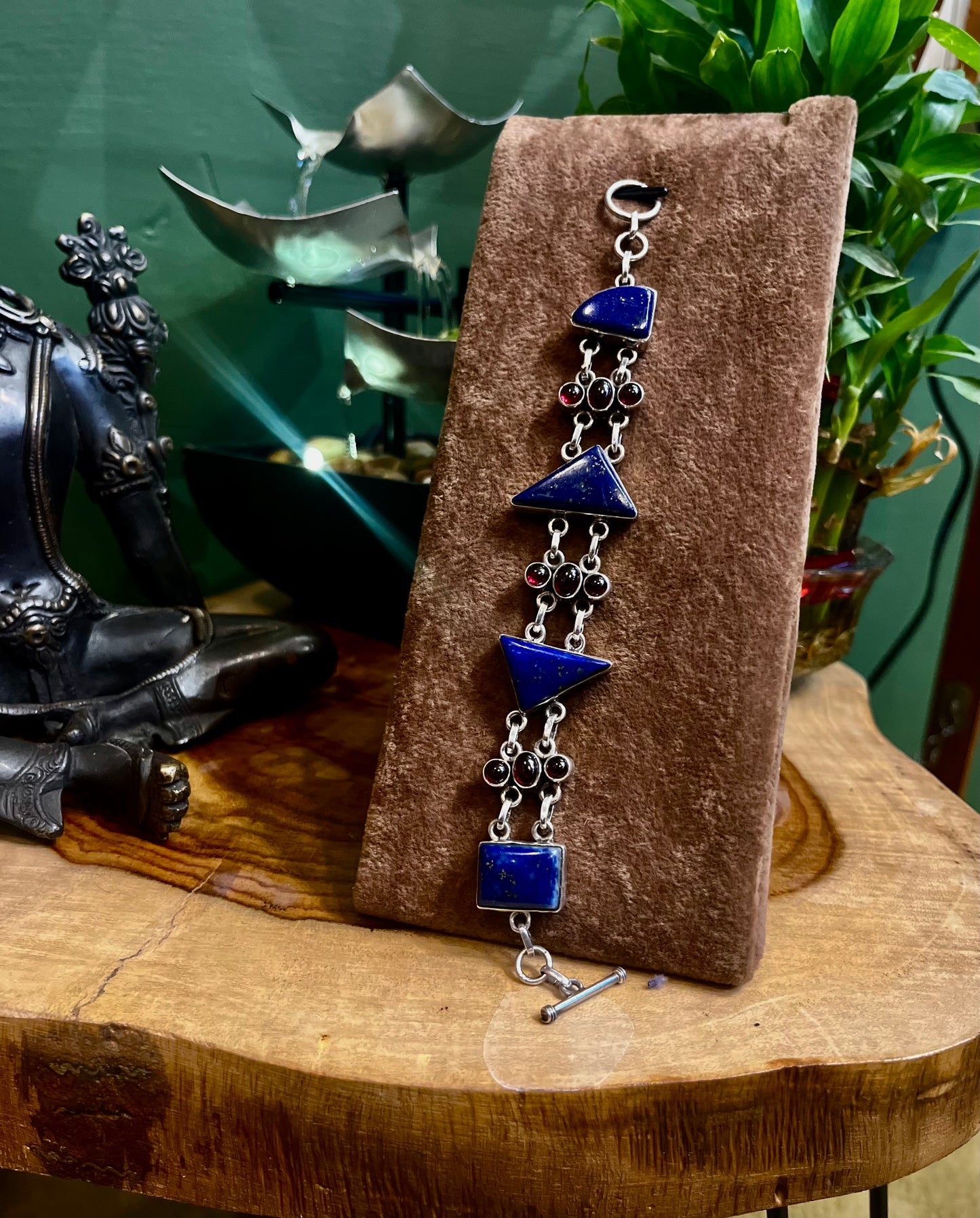 Elegantes Lapislazuli Dreieck- & runder Cabochon-Granat-Armreif aus massivem 92,5er Silber