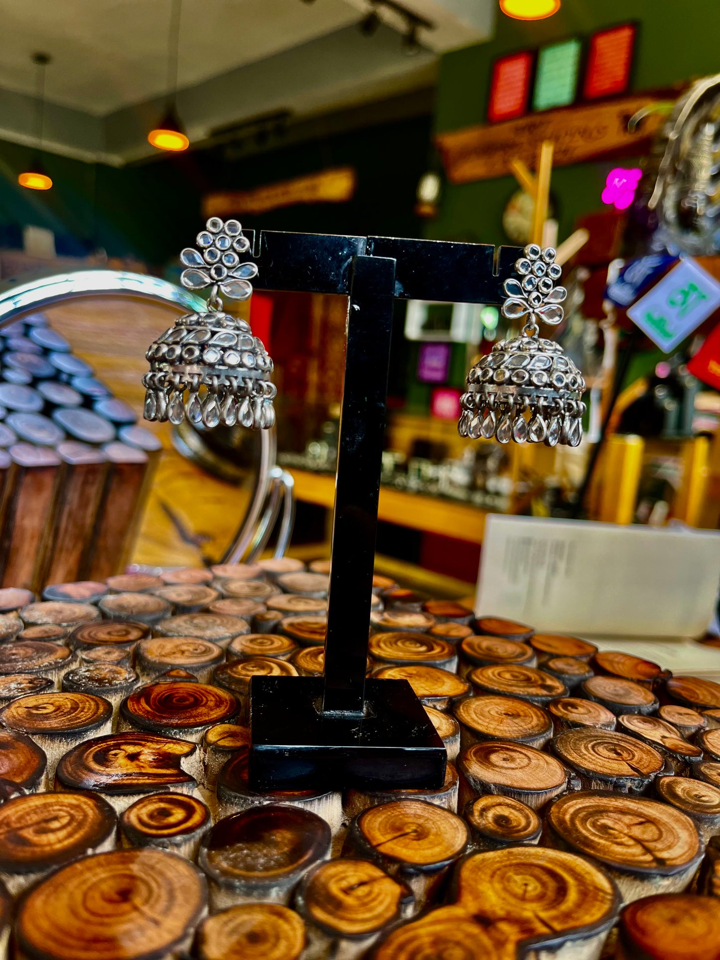 „Exquisite Rauchquarz-Jhumkas aus massivem Silber – handgefertigte Eleganz für 12.999 ₹“