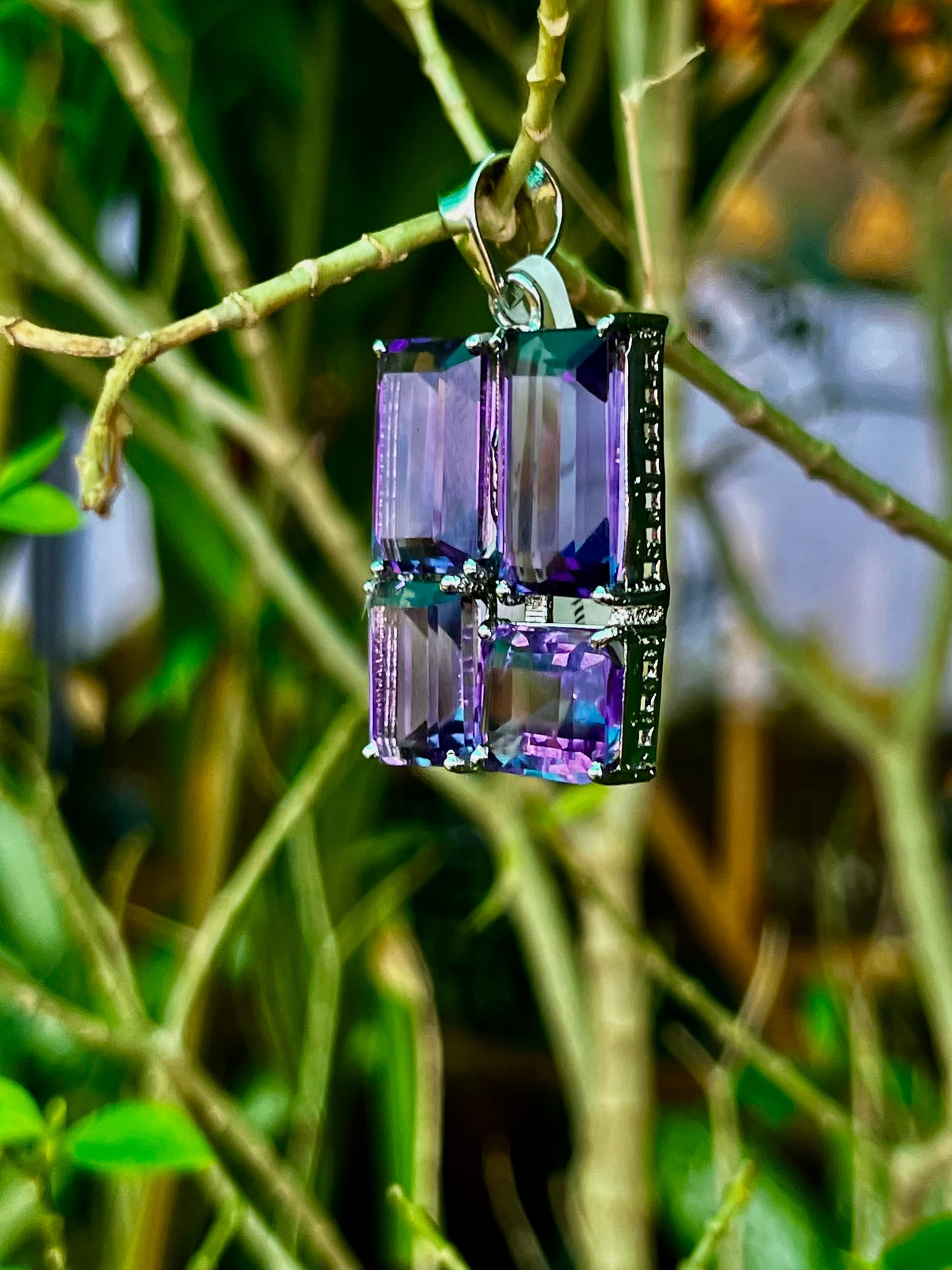 Eleganter Amethyst-Anhänger mit Kissenschliff aus 925er Silber mit Platinbeschichtung