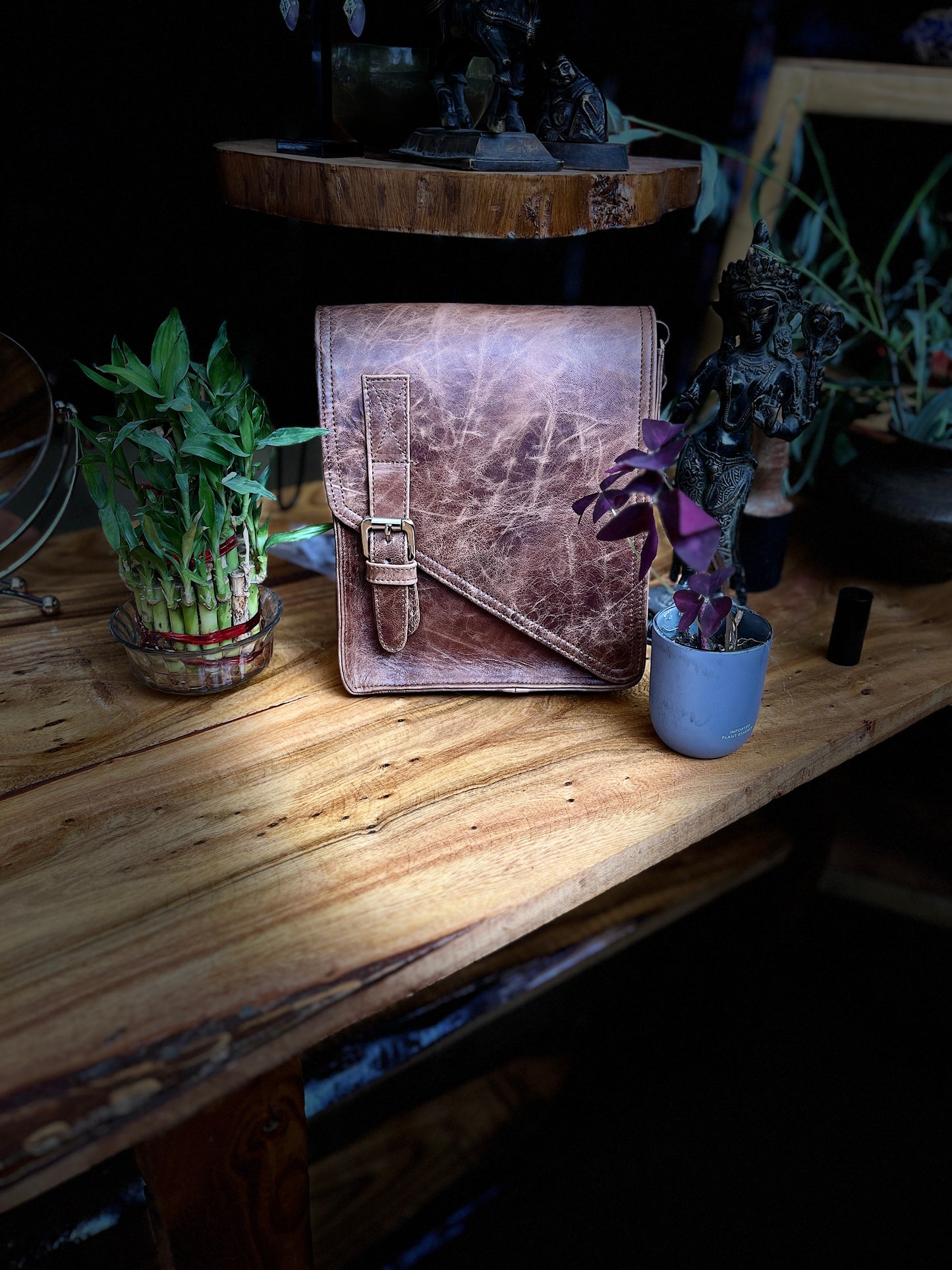 „Leder-Utensilientasche: iPad, Handy und Zubehör“