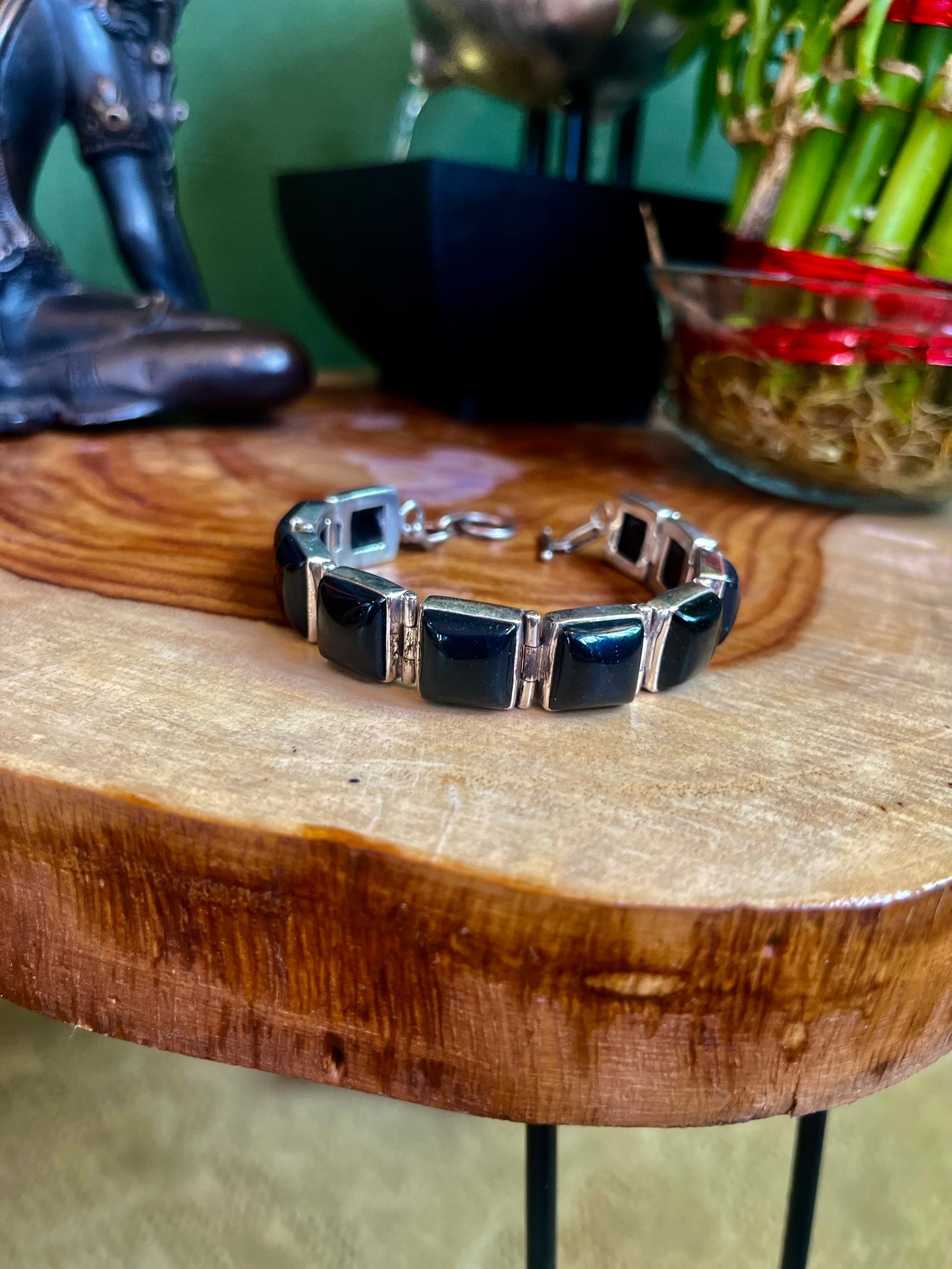 Elegantes Armband aus schwarzem Onyx mit quadratischen Steinen aus 92.5 Sterlingsilber