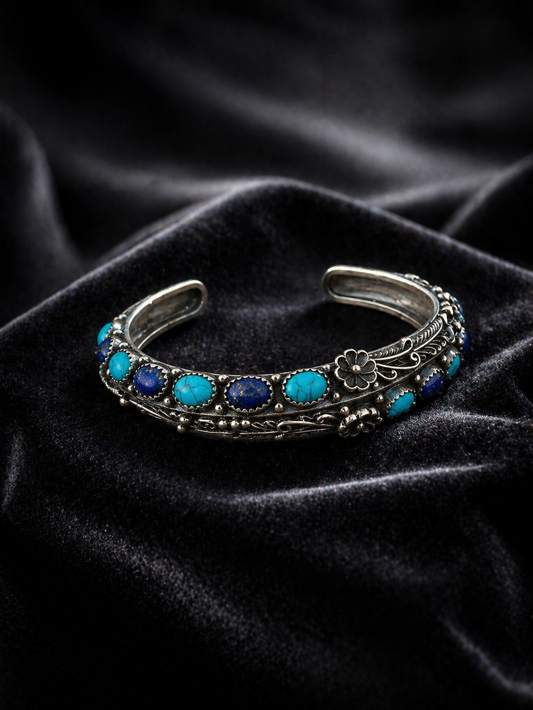 Exquisiter oxidierter Silberarmreif mit Lapislazuli & Türkis