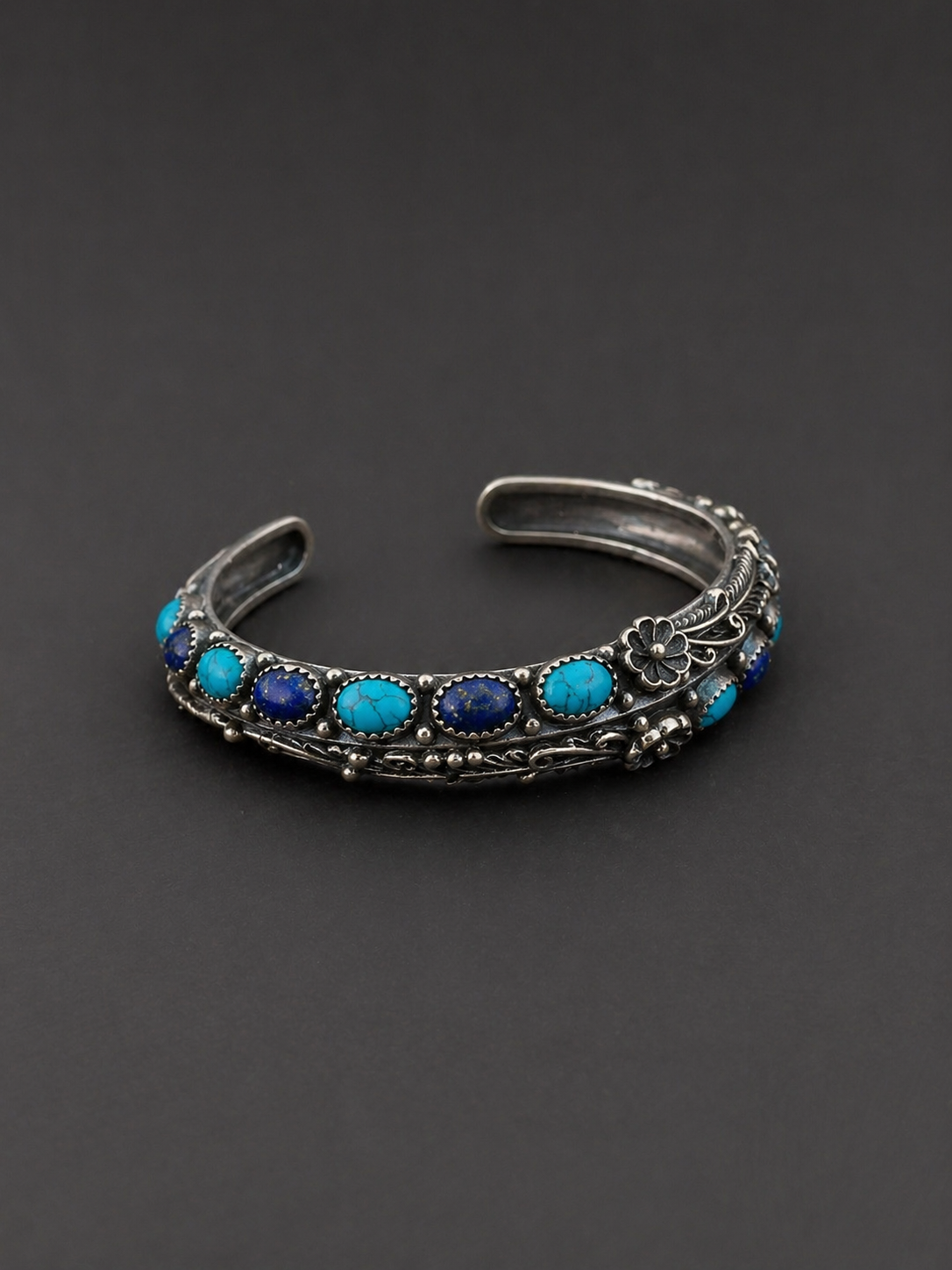 Exquisiter oxidierter Silberarmreif mit Lapislazuli & Türkis